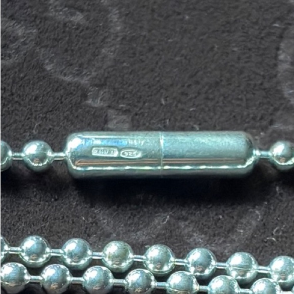 Gucci Silver Dog Tag Necklace Set - Picture 5 of 5